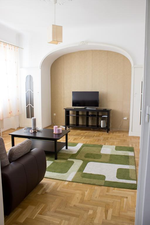Home At Parliament Budapest Bagian luar foto