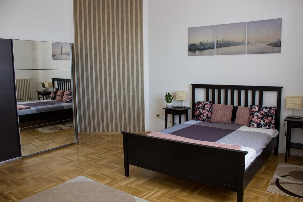 Home At Parliament Budapest Bagian luar foto
