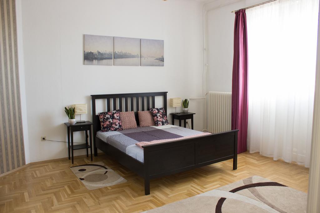 Home At Parliament Budapest Bagian luar foto