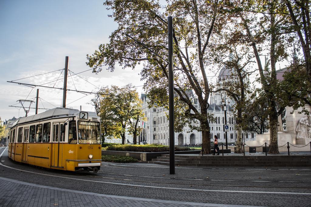 Home At Parliament Budapest Bagian luar foto