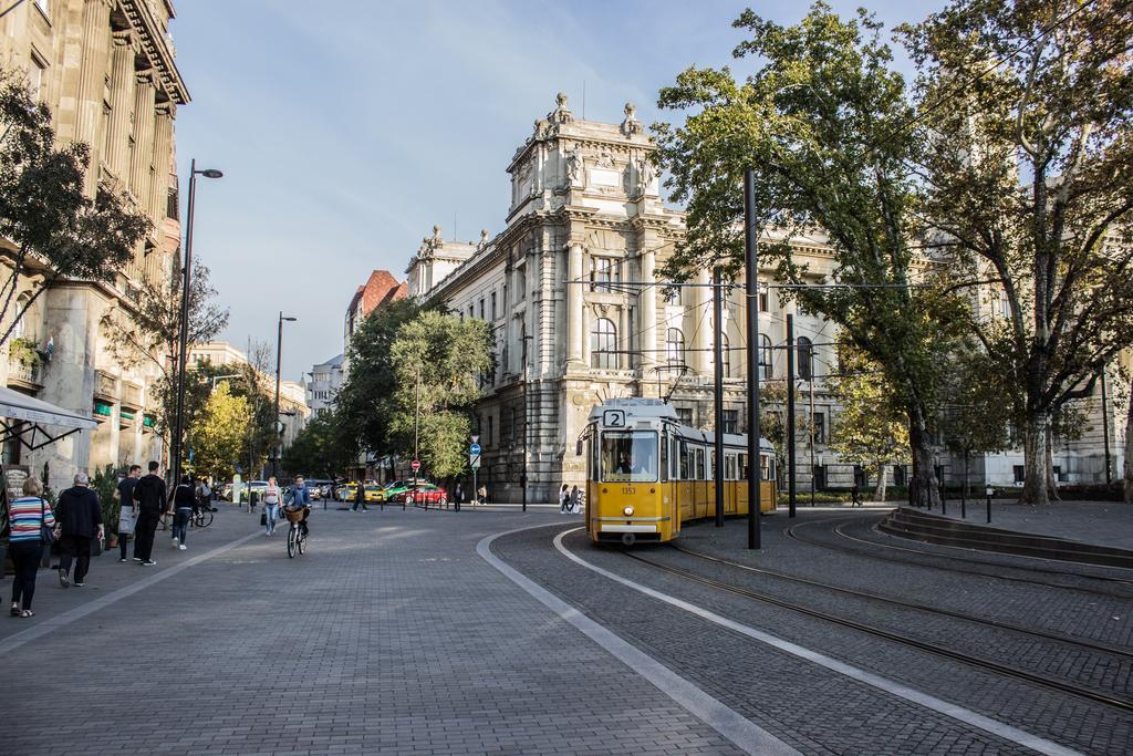 Home At Parliament Budapest Bagian luar foto