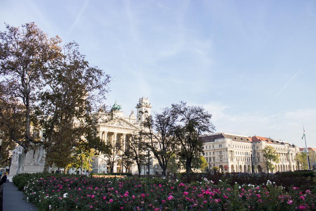 Home At Parliament Budapest Bagian luar foto